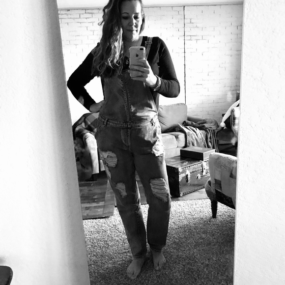 Hi Poshers! I’m Melissa from 2nd Rodeo Thrift! - Picture 2 of 3